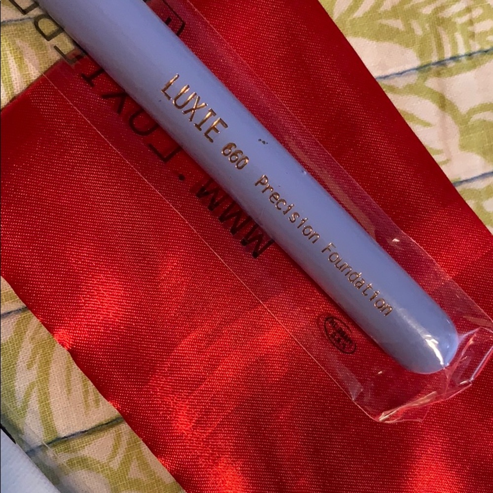 NEW makeup brush bundle - Picture 3 of 6